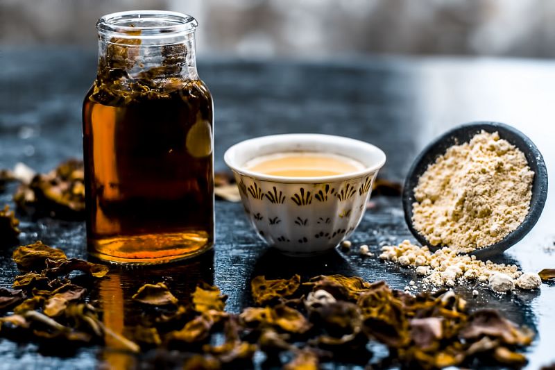 喝姜茶能喝酒吗：探讨姜茶与酒的关系