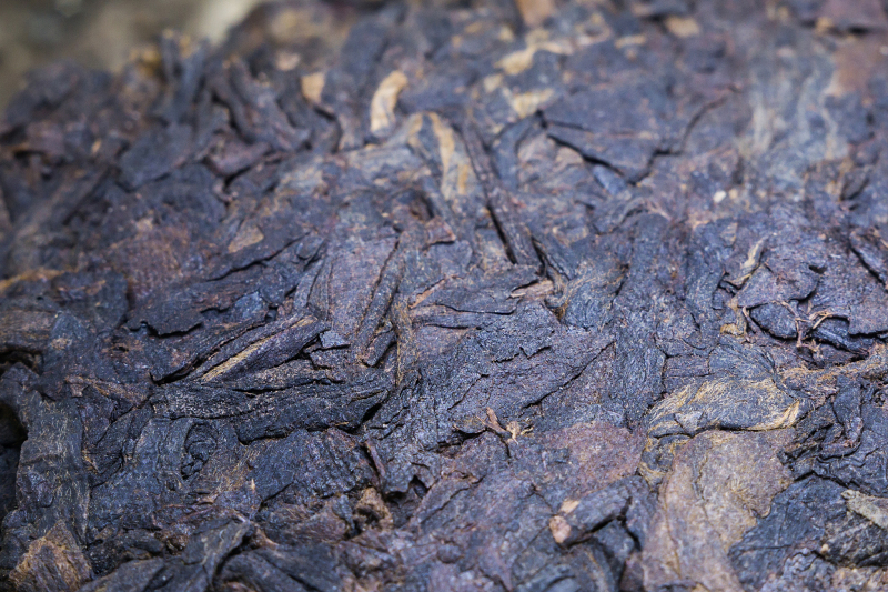 普洱熟茶有白毛是怎么回事？解释与解决方法