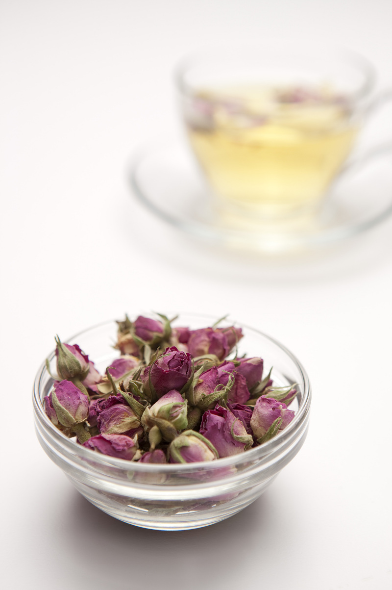 玫瑰花和绿茶叶可以一起泡吗：适量搭配可能会有意想不到的效果