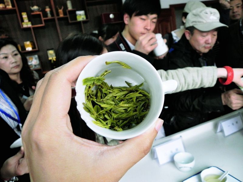 西湖龙井和金骏眉哪个贵：一篇细致的价值分析