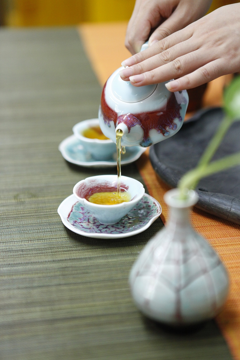 喝完牛奶多久可以喝普洱茶：正确的饮茶顺序和时间