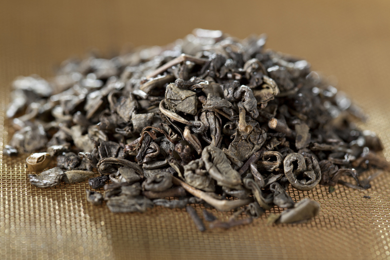 杜仲茶加绿茶：一杯融合中草药的美味佳饮