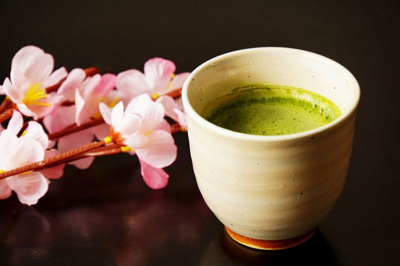 抹茶含咖啡因吗：解析抹茶与咖啡因之间的关系