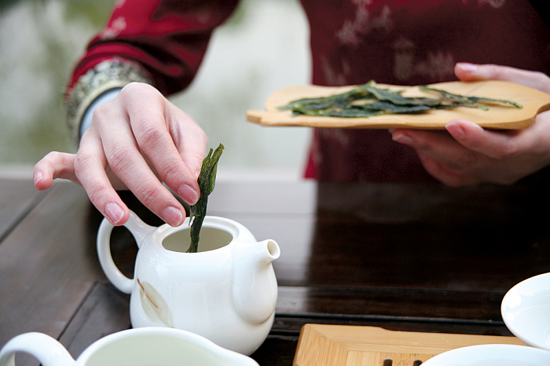 龙井茶的价格 - 龙井茶的成本与市场价值