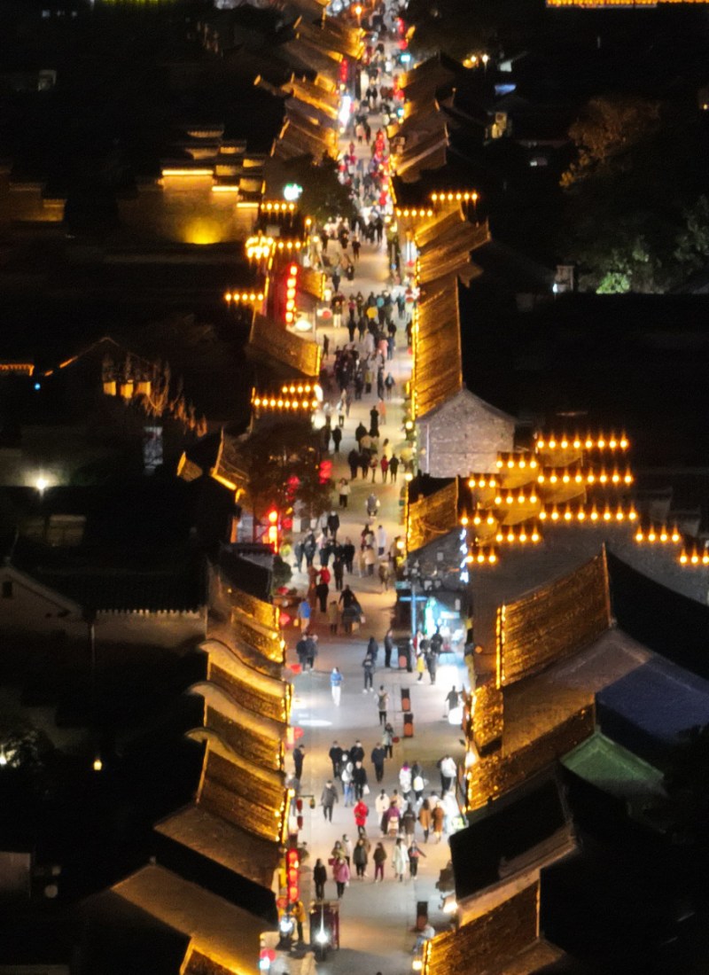 茯茶小镇夜景：邂逅这座迷人小镇的夜晚美景